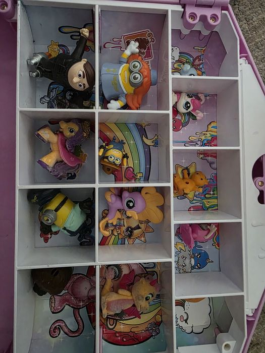 Domek dla figurek  plus figurki