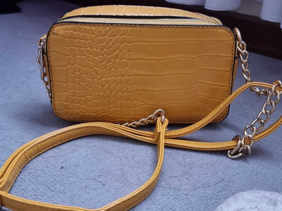 Carteira amarela de ombro