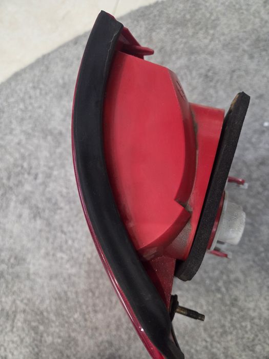FAROL Traseiro esquerdo AUDI A2 excelente estado. 
Inclui todas