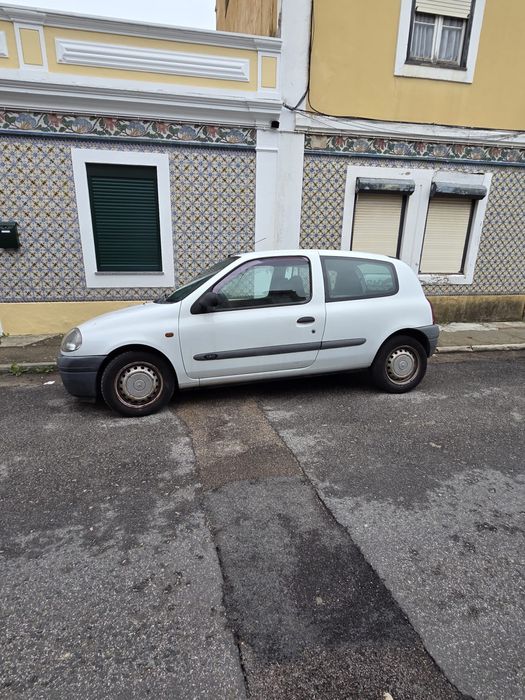 Renault clio comercial usado