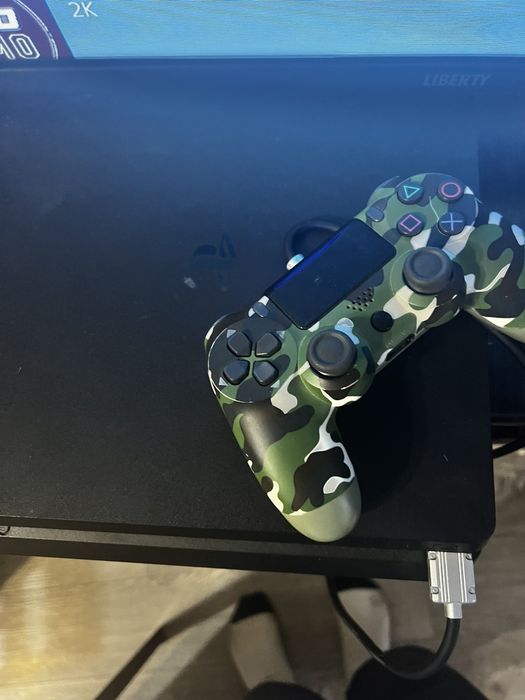 Продам Sony Playstation 4 slim