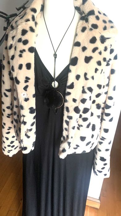 Conjunto de sonho, vestido de festa preto mais casaquinho curto .