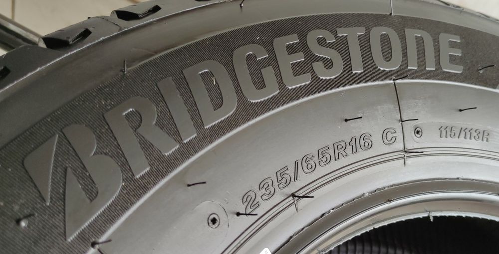 2x 235/65R16C Bridgestone Duravis AllSeason 115/113R C/A/72dB 3 lata g