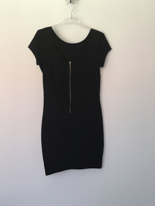 Czarna krótka sukienka