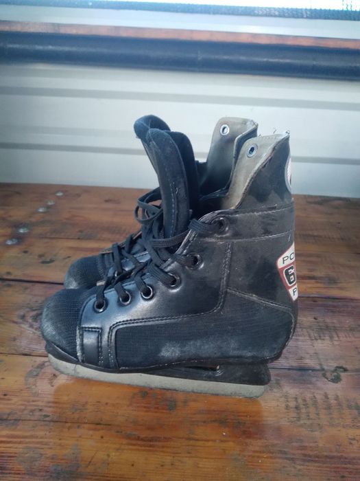 Зимові хлоп'ячі ковзани