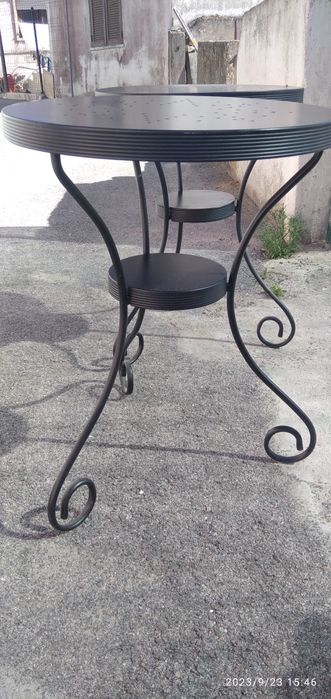 Duas Mesas de cabeceira