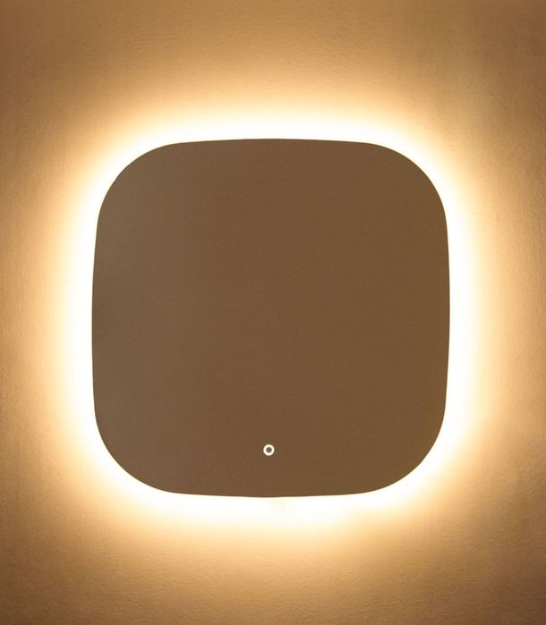 Kwadratowe lustro łazienkowe z oświetleniem LED i powłoką (75x75)