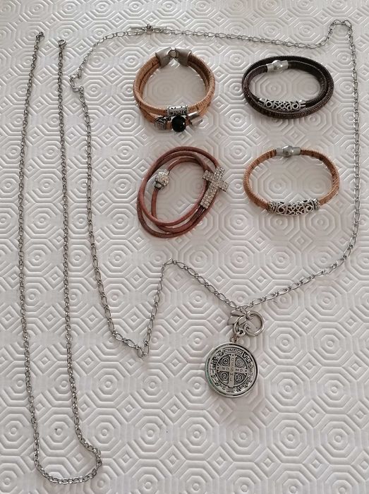 Pulseiras e fios, todo o lote por 5€