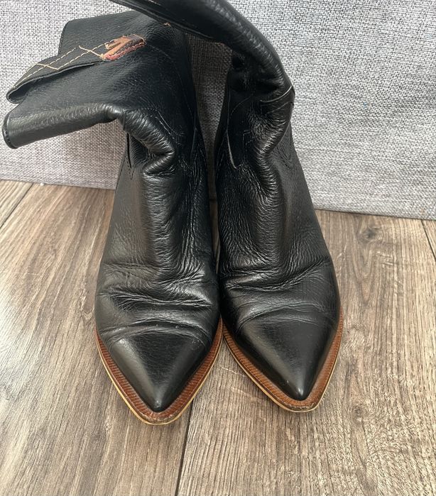 Czarne skórzane botki kowbojki Fendi 36
