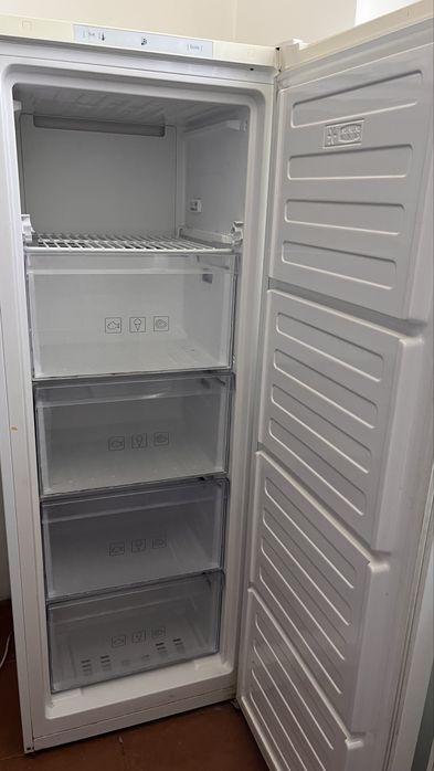 Морозильна камера beko 168л