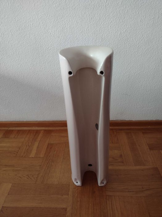 Półpostument ceramiczny