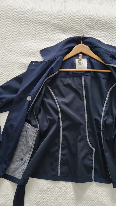 Trench klasyczny krótki