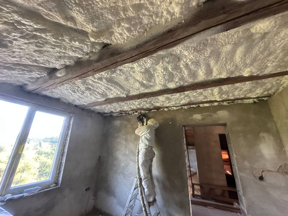 Утеплення пінополіуретаном ППУ Зубра