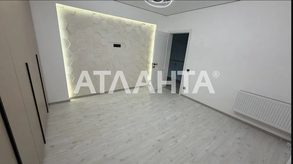 В продаже дом-таунхаус в Червоном хуторе мебель и техника