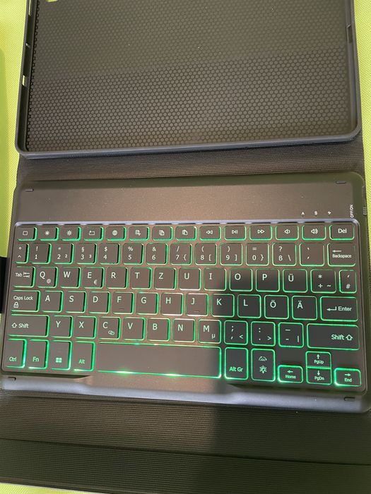 Etui. Klawiatura. Etui do iPad. iPad. Apple