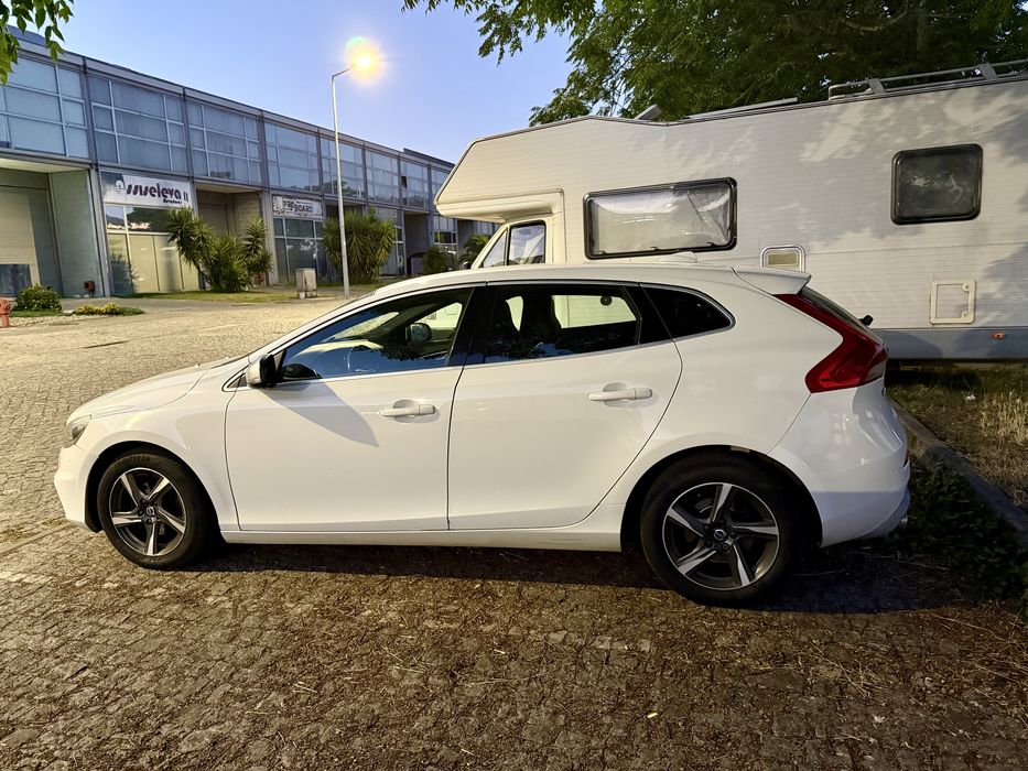 Volvo v40 r design 2.0