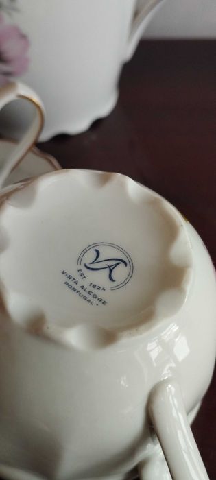 Serviço de Chá Vista Alegre – Porcelana com Dourados (Completo)