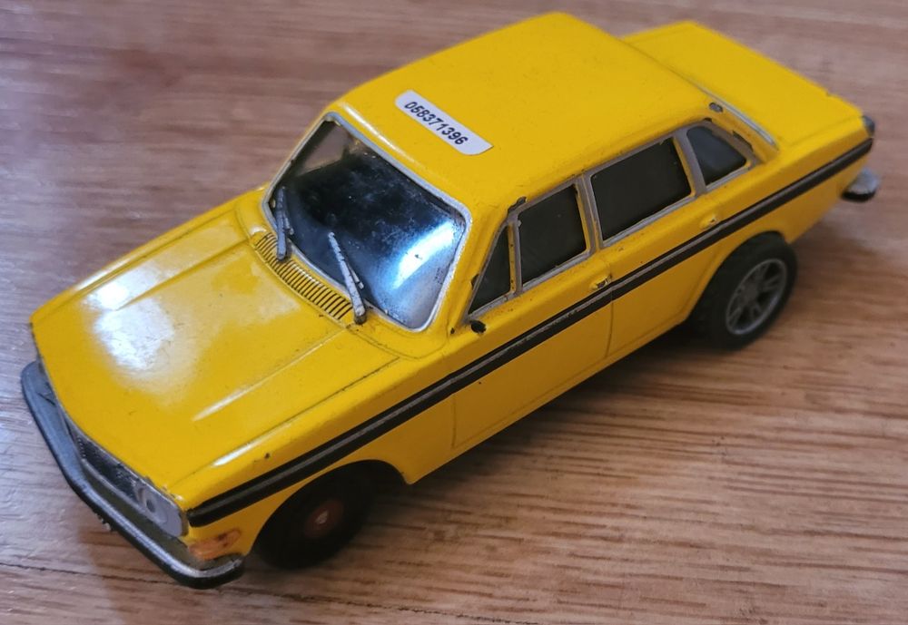 Sprzedam lub zamienię model samochodu metalowy Volvo!