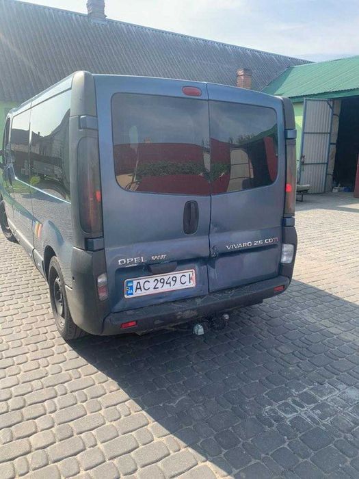 Opel Vivaro продам