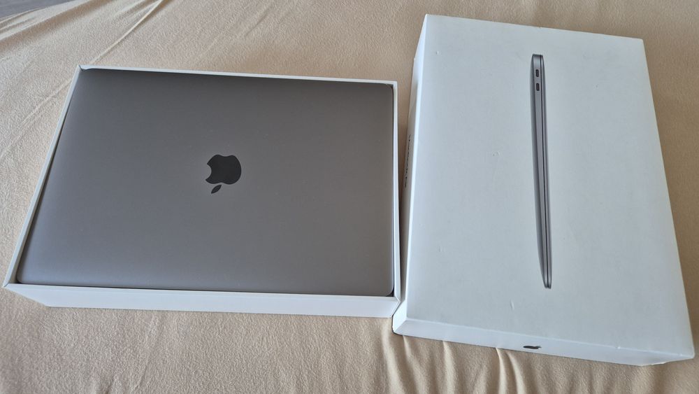 Macbook Air M1 13.3 8/256gb zadbany