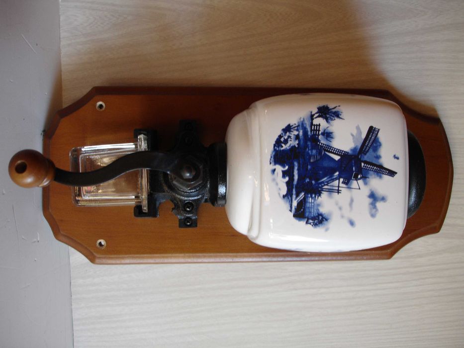 MŁYNEK ścienny do kawy