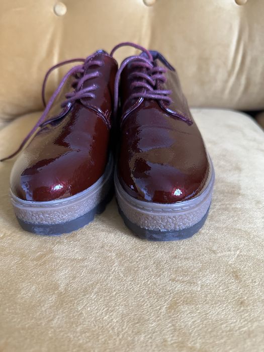 Buty skorzane lakierowane CARMELA R:38, nowe