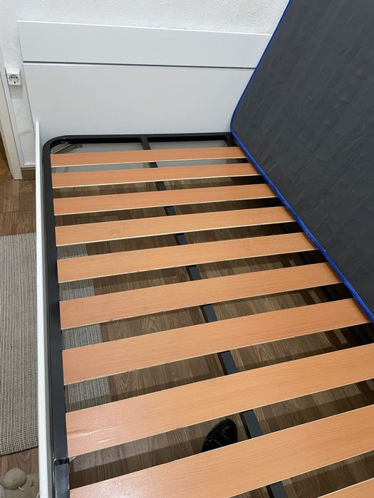 Cama casal semi-nova