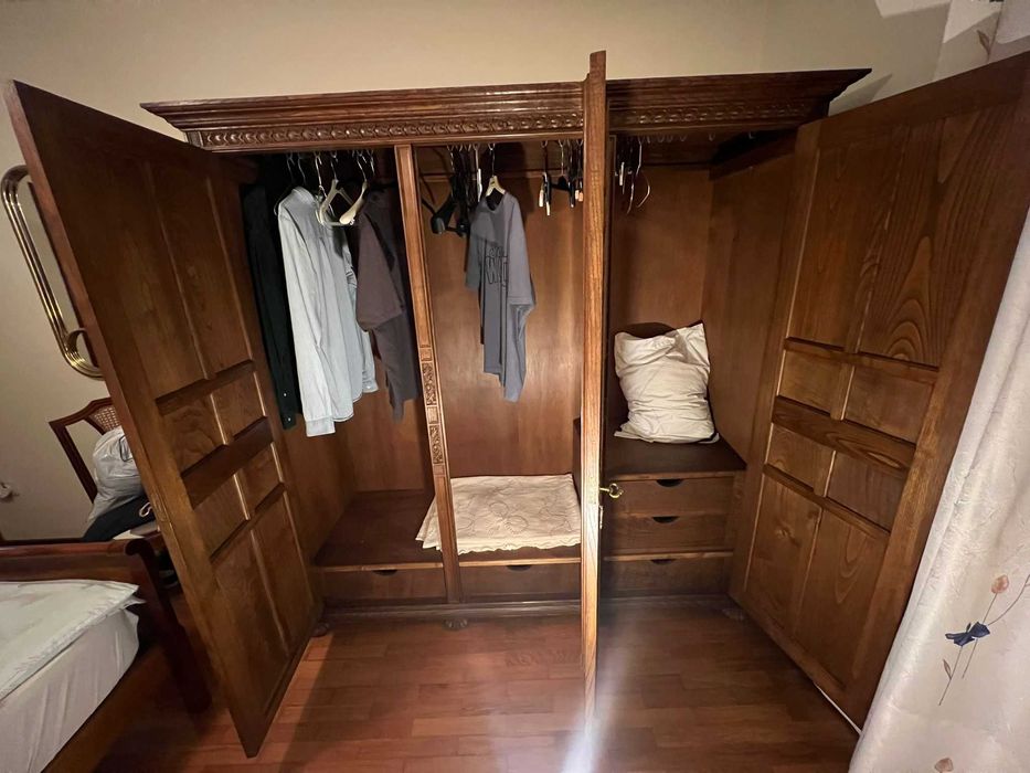 Grande Roupeiro em Madeira Maciça