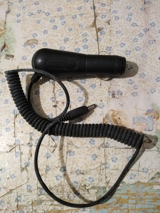 Vendo carregador para telemóvel carrega no carro bom estado