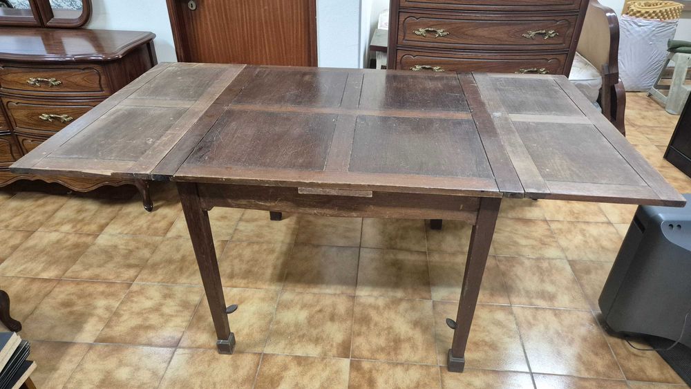 Mesa antiga extensível