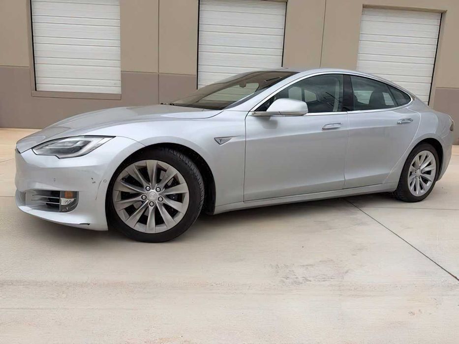 Tesla Model S P100D      2016