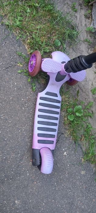 Дитячий самокат.