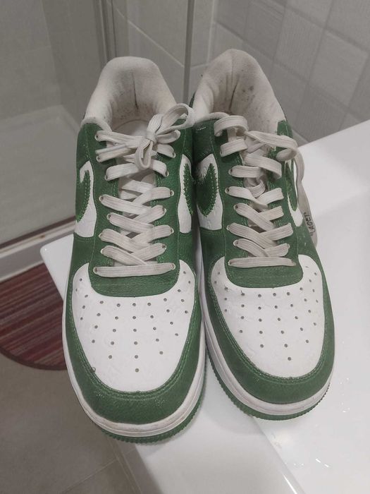 Nike Sportswear AIR FORCE 1 07 LV8 SPORT - Sapatilhas - fir/black/sail/coconut milk/team red/dutch green