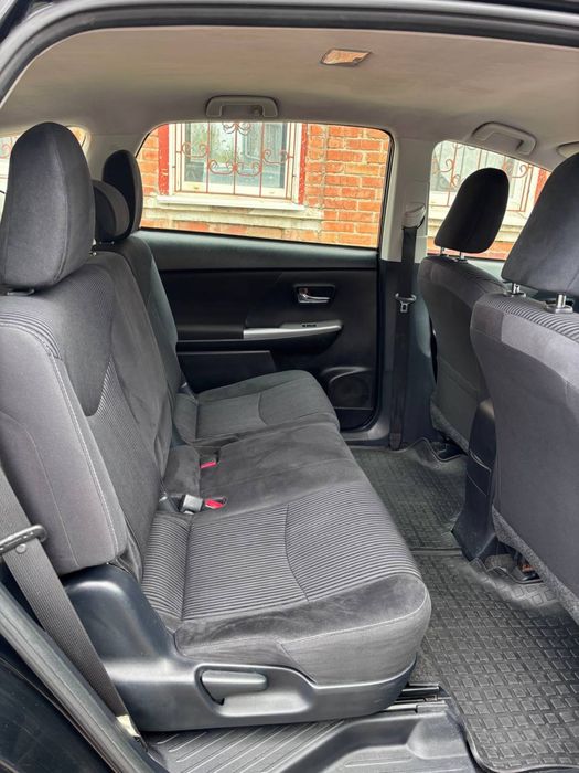 Toyota prius v 2015 1.8
