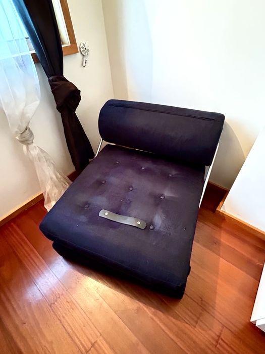 Sofá individual extensivel  preto