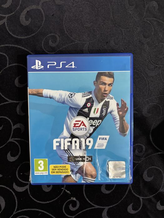 Ps4 PRO 1T, 2 comandos, 5 jogos