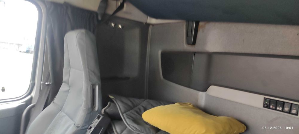 Продаж, Тягач-Е Volvo FH 4x2, з напівпричепом SCHMITZ SPR24