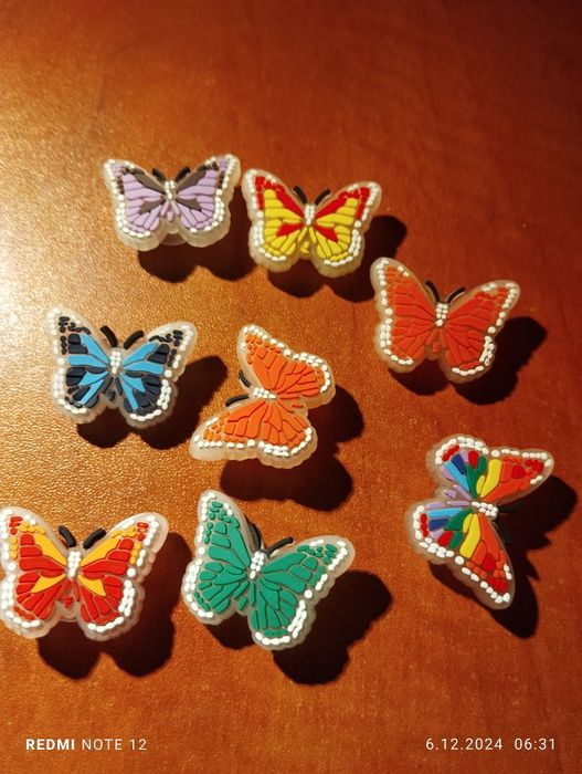 Przypinki do crocsów