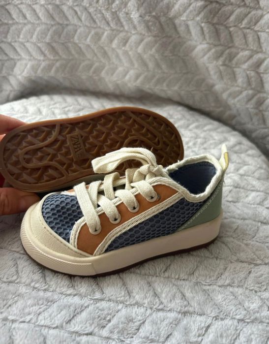 Sapatos para criança.