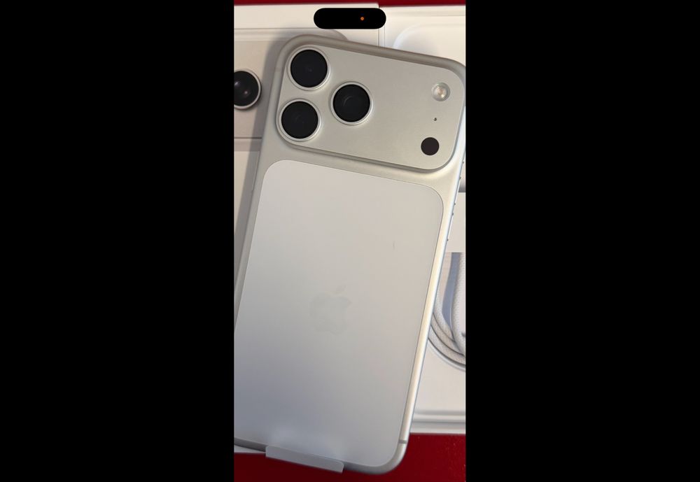 Iphone 17 pro Max Branco ( silver)  256gb novo.
