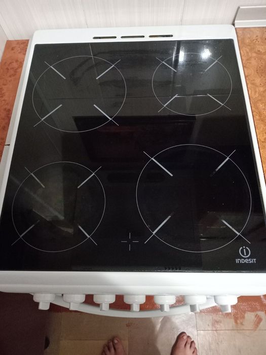 Индукционная печь Индезит