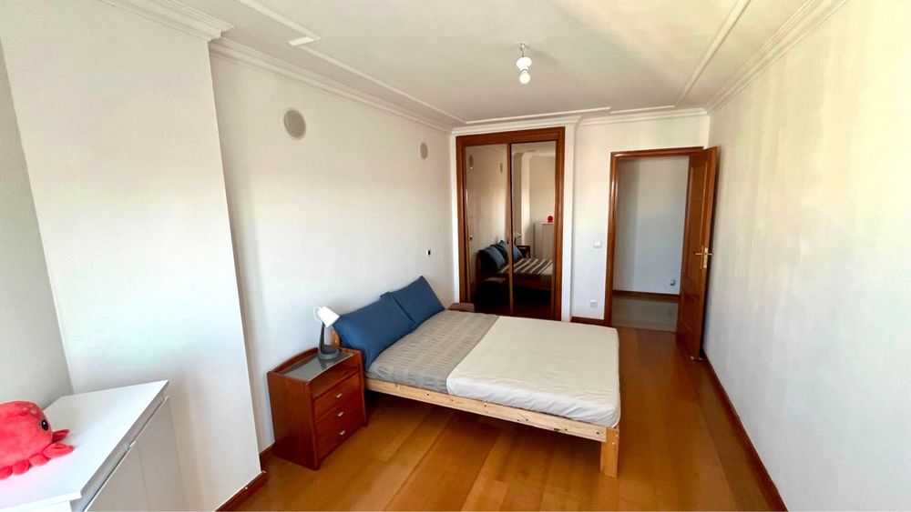 Quarto  em corroios