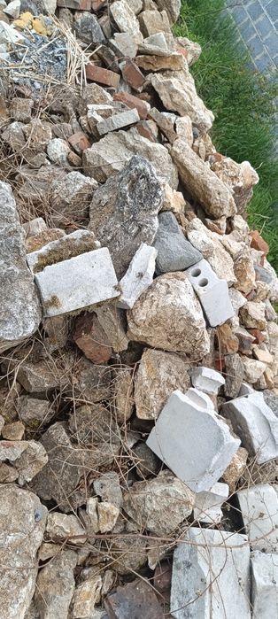 Oddam gruz kamień, cegła ,pustak parapety