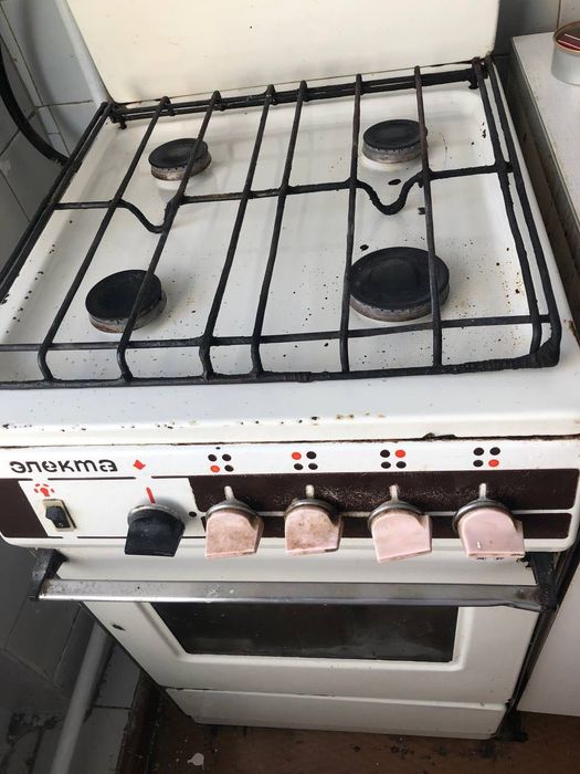 Продам газову плиту "Електра" у робочому стані.