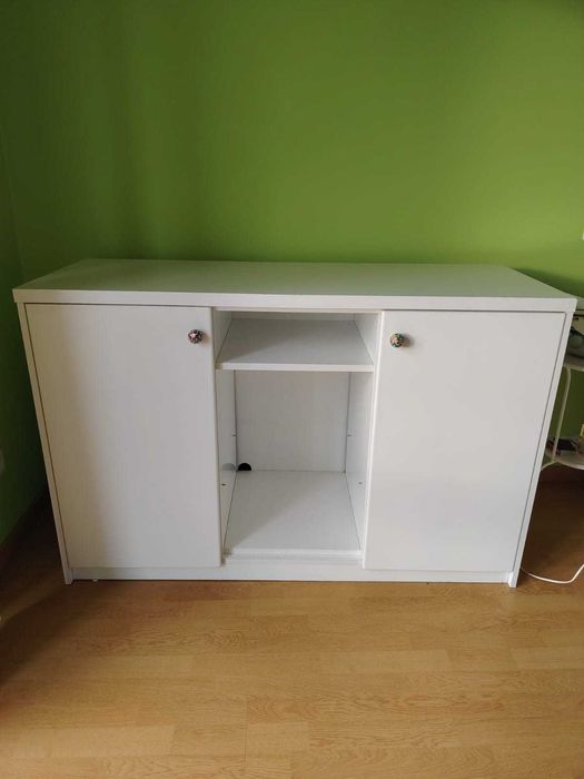 White Cabinet/Sideboard with Cupboard and Drawer Storage Space