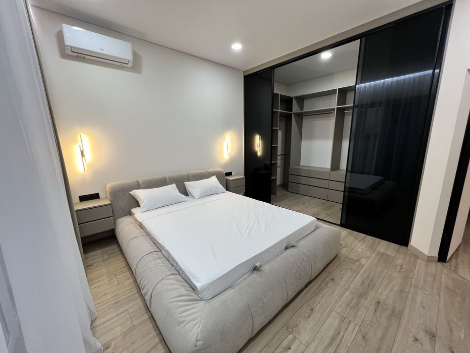 ДОМ,ГЕНЕРАТОР та інвертор Deye ,котедж ,метро Осокорки,озеро,Osocor