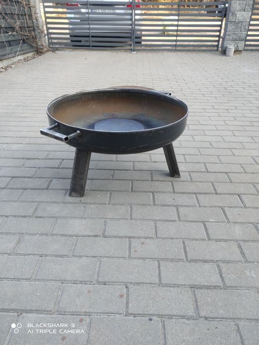 Gril z paleniskiem