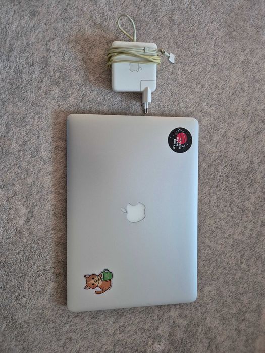 MacBook Pro 15” (2015) | Intel i7 | 16 GB RAM | SSD 256GB