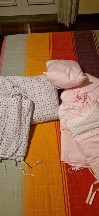 Berço + colchão + roupa + acessórios