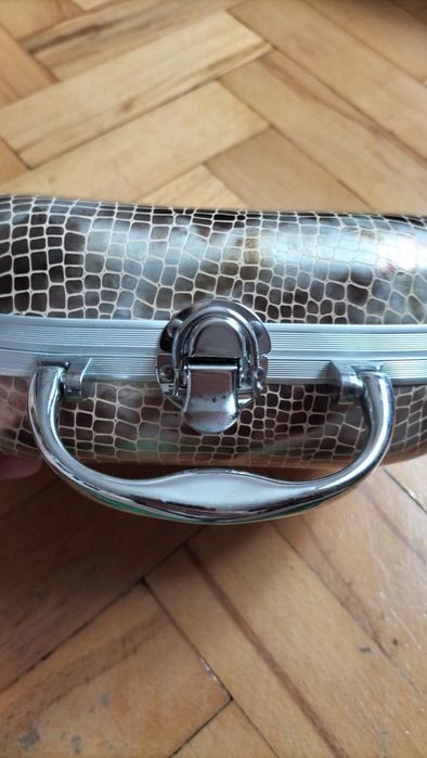 Kuferek szkatułka pudełko na biżuterię lub kosmetyki